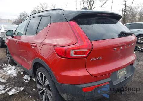 2022 Volvo Xc40 Recharge Pure Electric P8 Twin Plus z USA, uszkodzony, nr VIN YV4ED3UR7N2749682